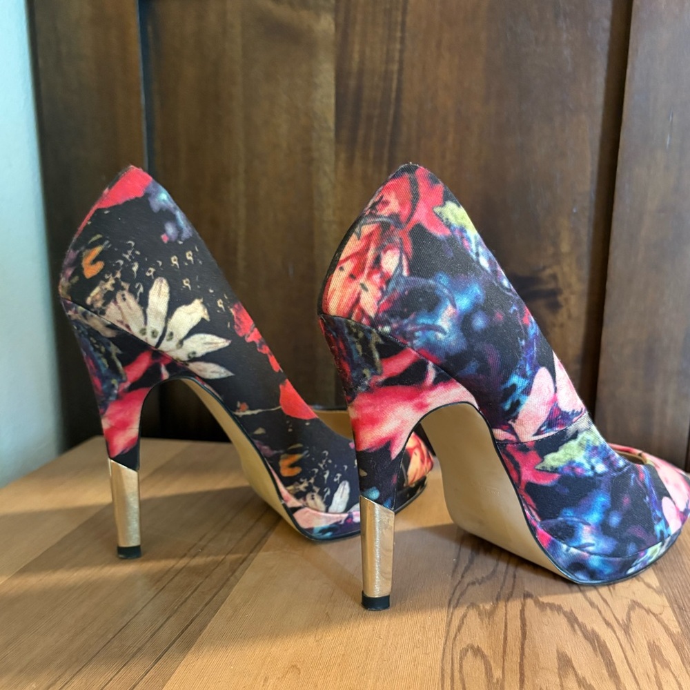 Floral Heels - Picture 2 of 6